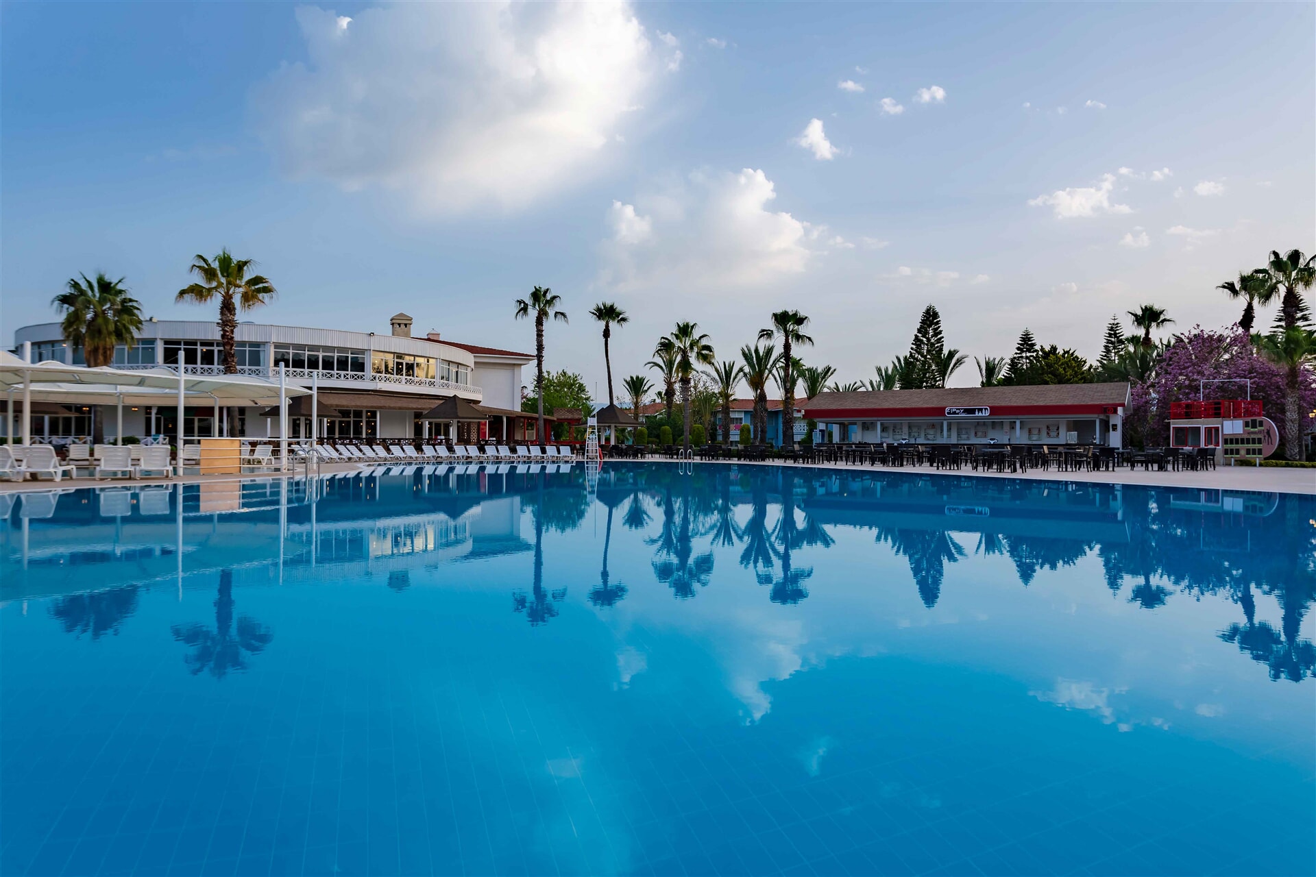 Отель Euphoria Palm Beach Resort 5*
