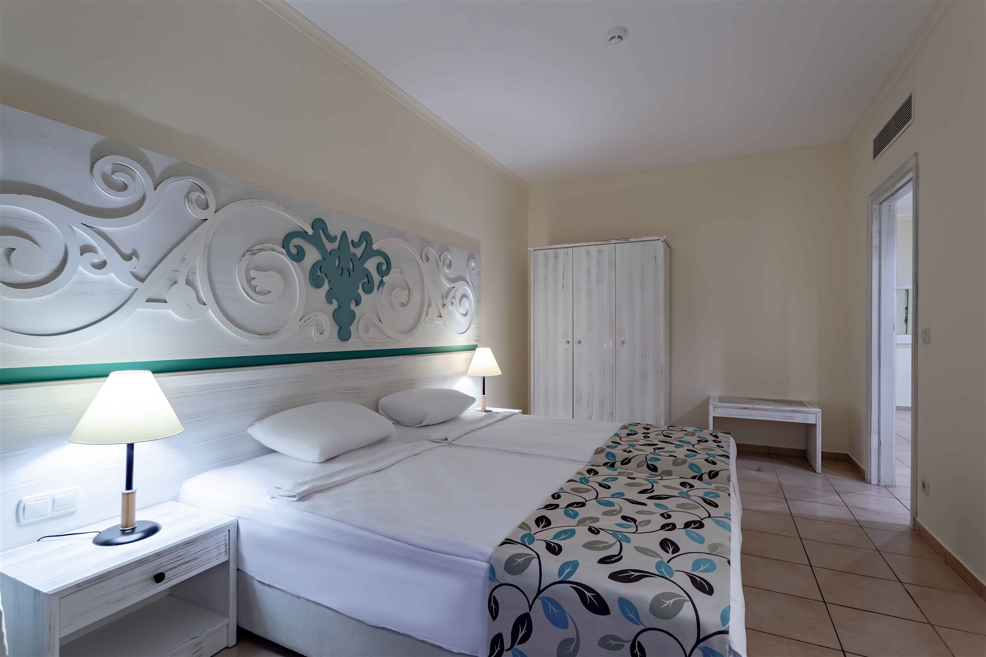 EUPHORIA PALM BEACH RESORT – Family Club Suite