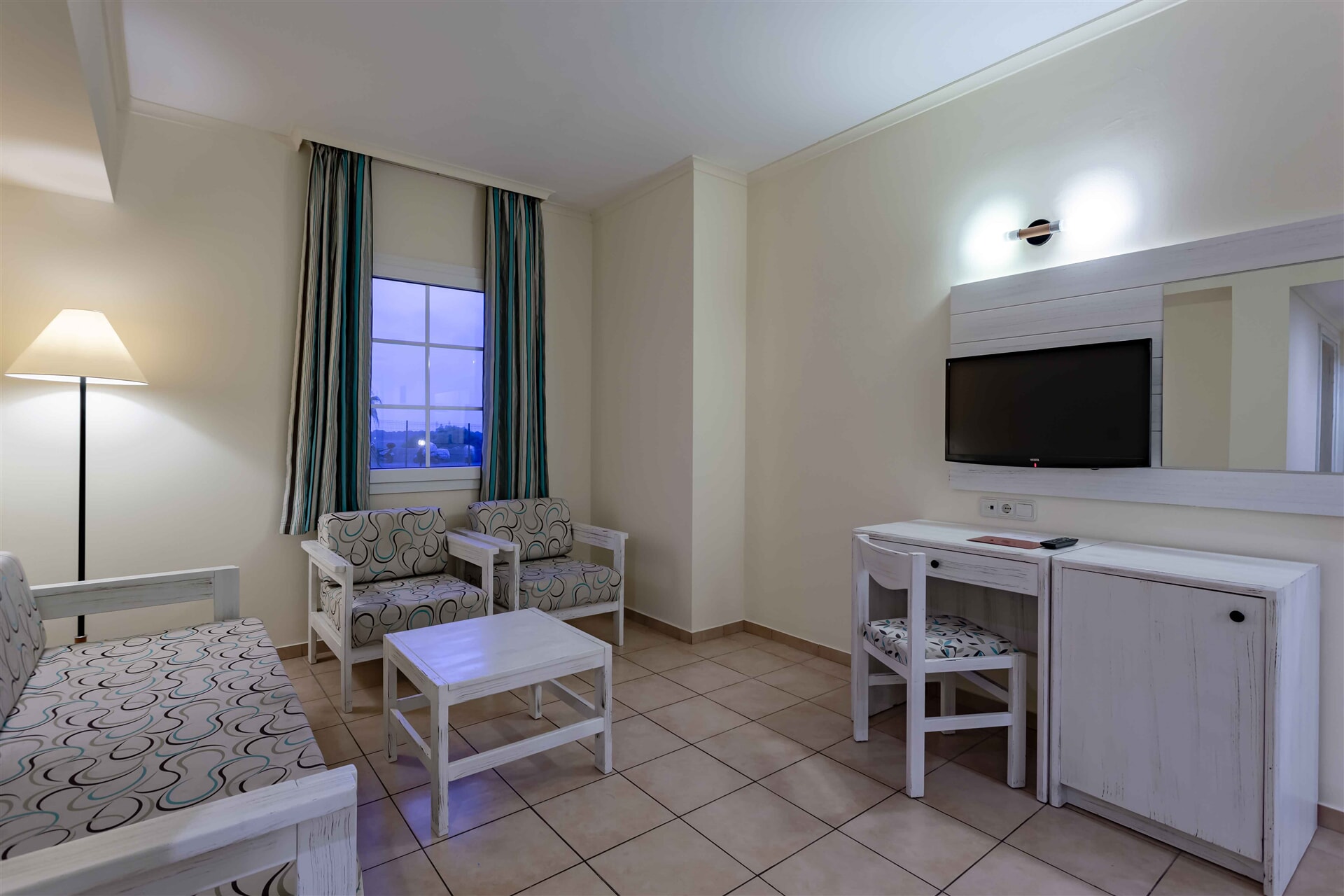 EUPHORIA PALM BEACH RESORT – Family Club Suite