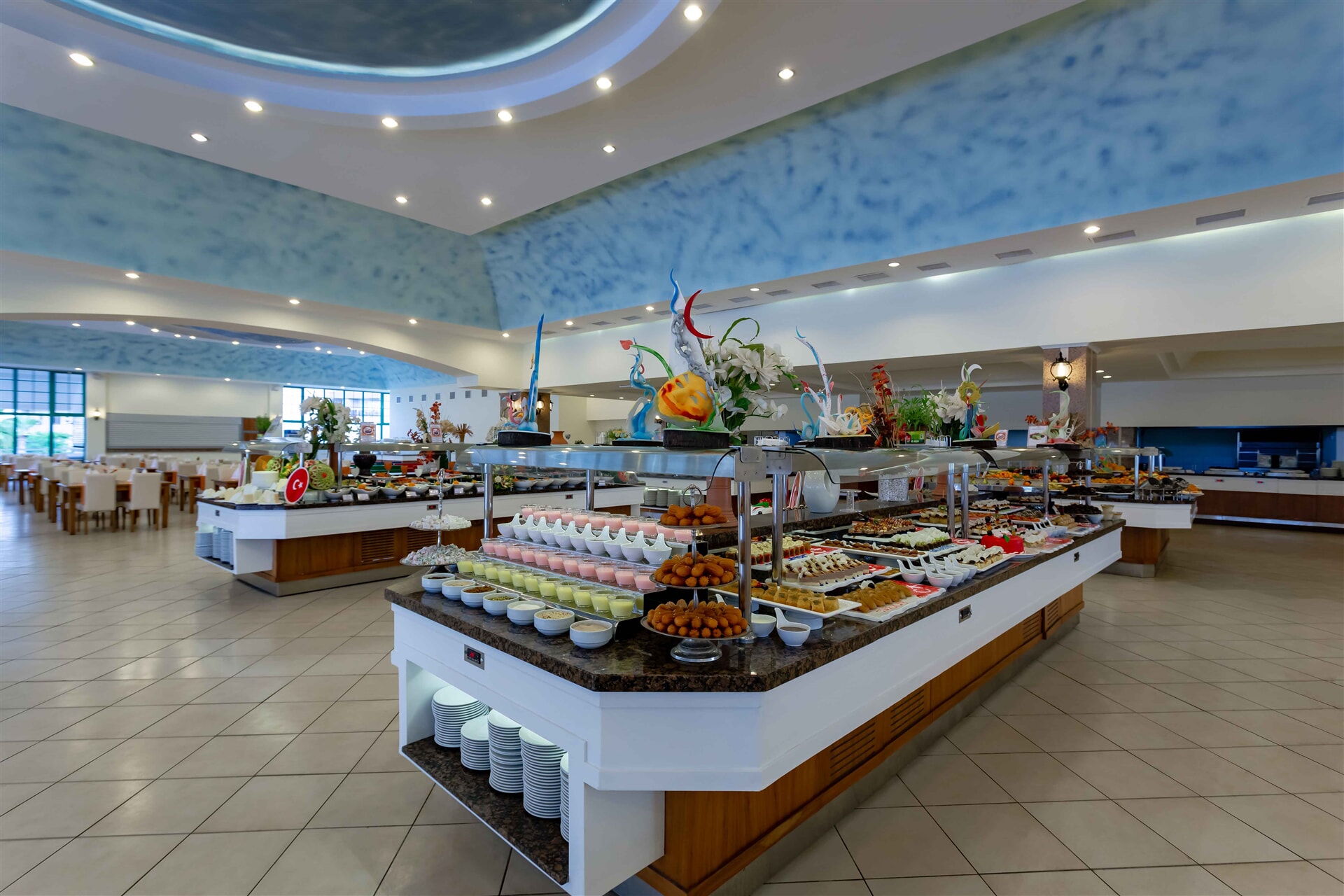 We offer a variety of international cuisine to your taste every evening with plenty of alternatives and delicious presentations.