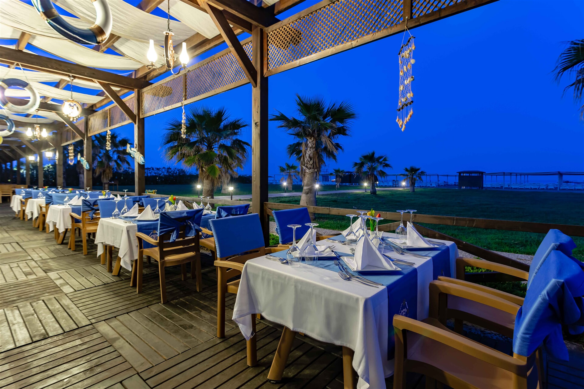Seasonal fish and seafood menu accompanied by a romantic landspace will add color to your evenings.