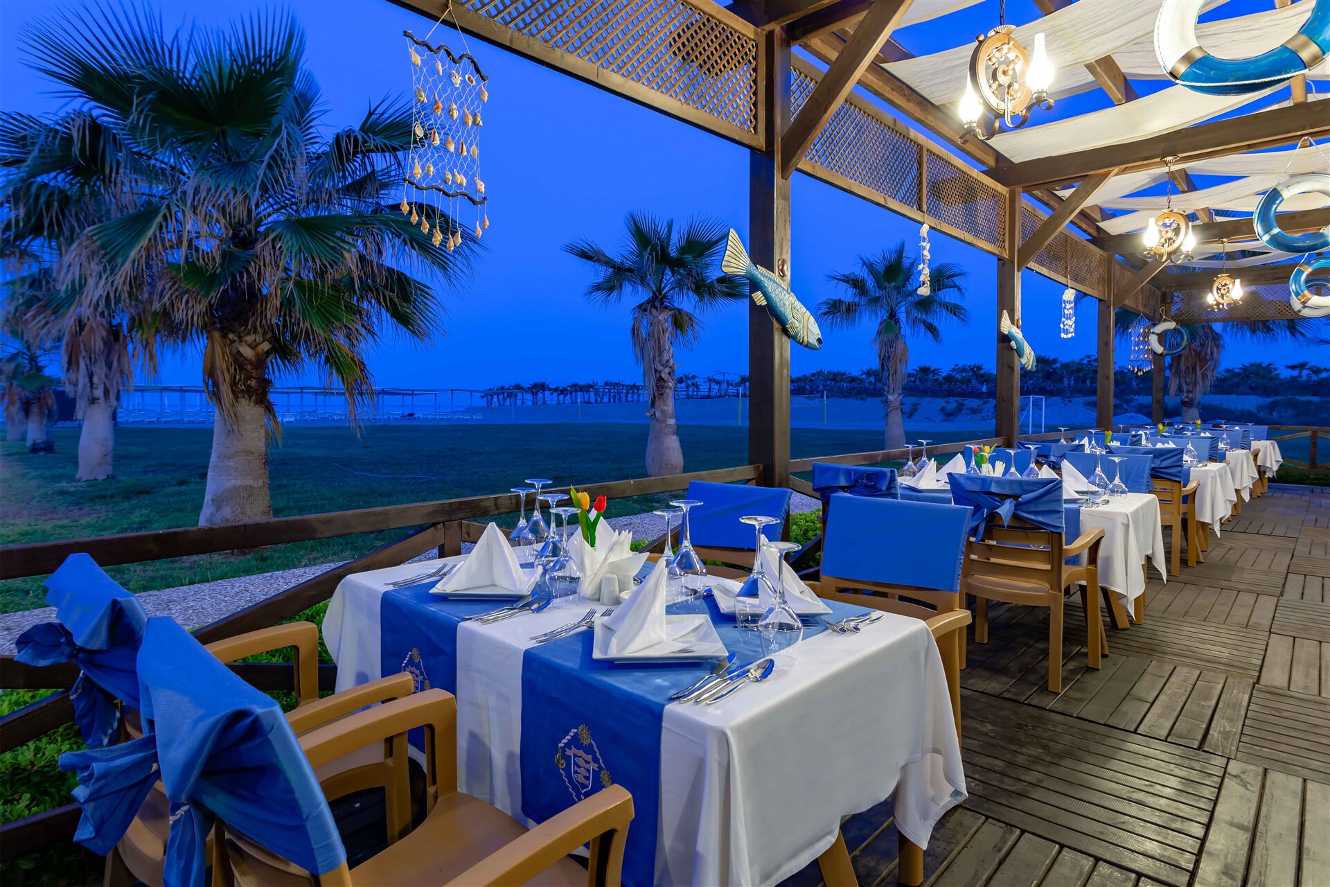 Seasonal fish and seafood menu accompanied by a romantic landspace will add color to your evenings.