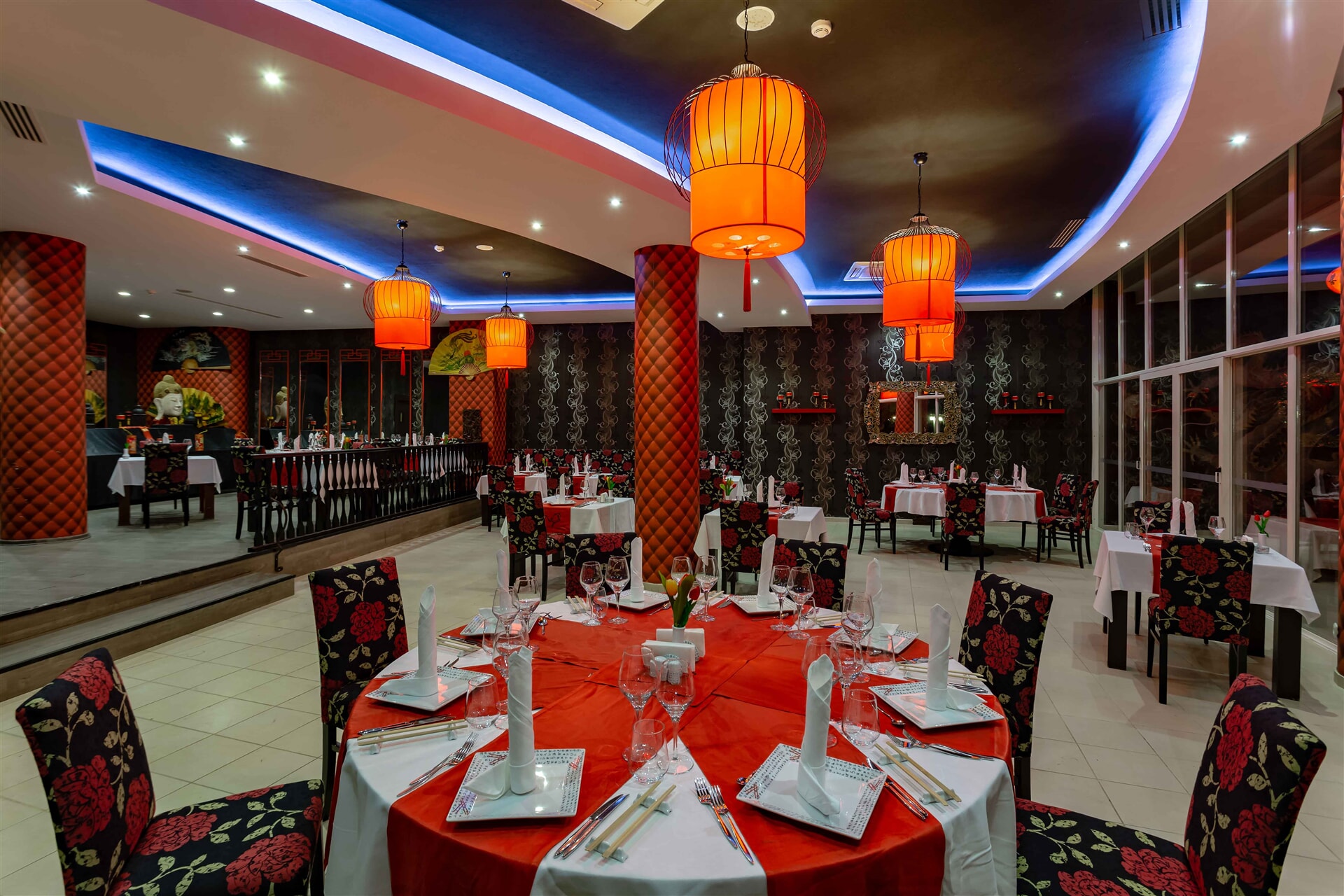 An elegant environment where you can experience the diffrent plates of the Far East.