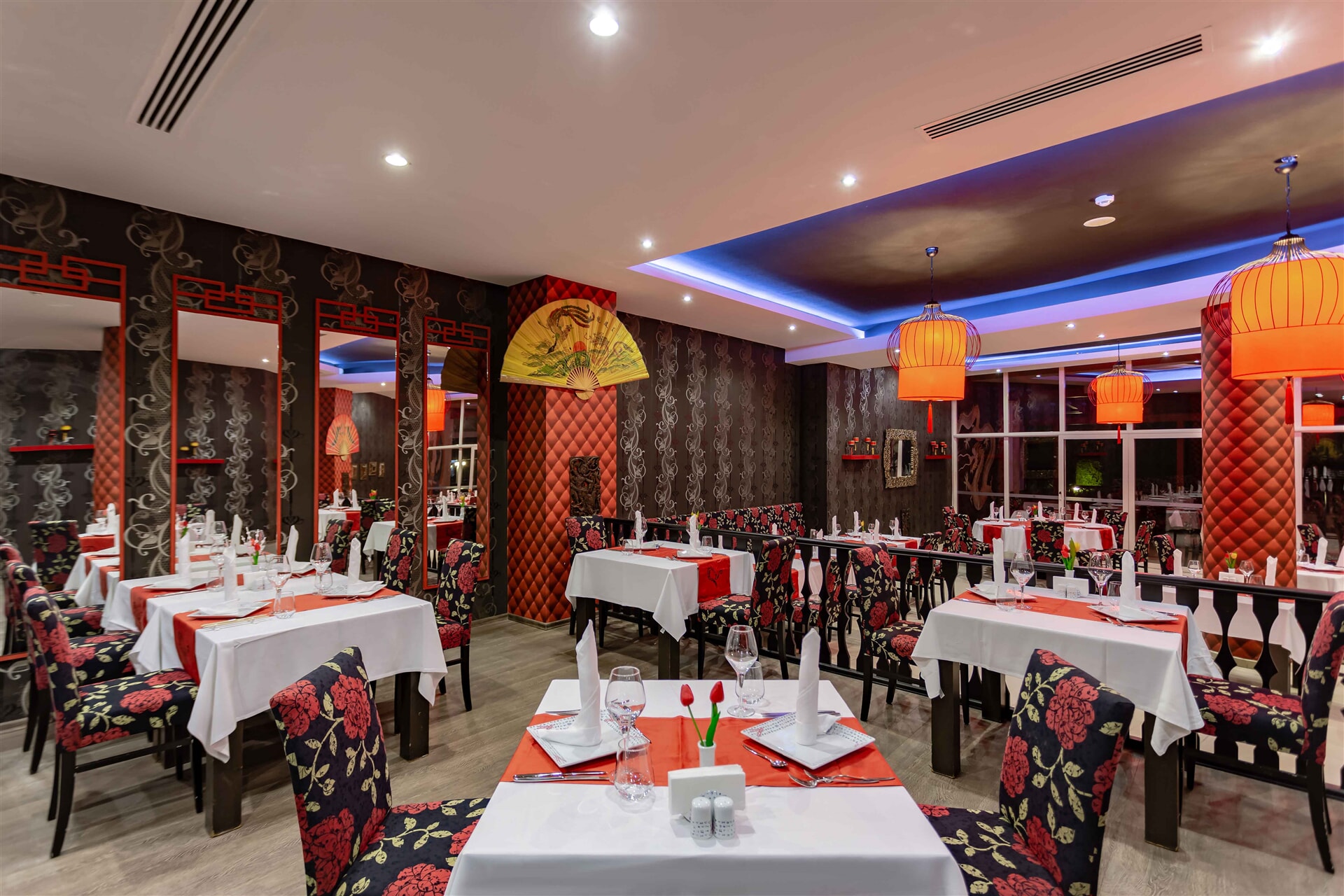 An elegant environment where you can experience the diffrent plates of the Far East.